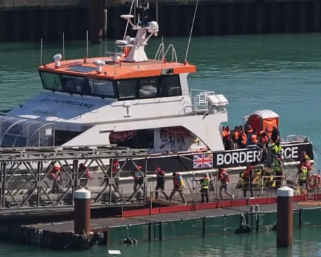 UK Ministers Affirm Migrant Returns Agreement with France Will Proceed Despite Legal Challenge